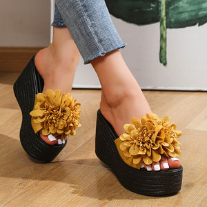 Nouvelles sandales d'été 2025 à talon compensé pour femme avec fleur décorative - Product Image 2