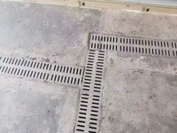 Grille de drainage à fentes moderne antidérapante en PP pour système de drainage des eaux de sol en garage intérieur et station de lavage de voitures (Click
