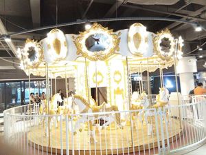 ม้าหมุน 16 ที่นั่ง สำหรับใช้ในร่ม/กลางแจ้ง ทำจากไฟเบอร์กลาสและเหล็ก ทนทาน เหมาะสำหรับห้างสรรพสินค้า - Product Image 2