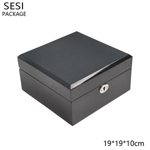 Scatola Porta Orologio Singolo in Legno con Logo Personalizzato e Interni in Pelle Lusso Laccata Nero Pianoforte con Serrature - Product Image 5