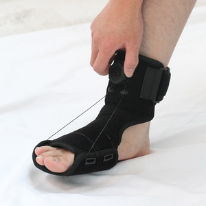 อุปกรณ์พยุงข้อเท้าแบบปรับได้ Fu Shun Foot Drop Orthosis สำหรับข้อเท้าแพลงและฟื้นฟูกล้ามเนื้อข้อเท้าตอนกลางคืน ขนาดเดียว สีดำ - Product Image 1