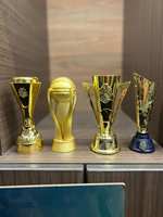 Trophées et médailles créatifs personnalisés avec logo sur mesure, gravure par sublimation, en verre et cristal, durables, OEM pour cadeaux de salons professionnels