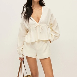 ชุดเซ็ตผู้หญิงขายดี OEM เสื้อผ้าฝ้ายลำลองและกางเกงขาสั้นมีกระเป๋า พร้อมเชือกผูกเอว กางเกงขาสั้นผ้าฝ้ายมีกระเป๋า - Product Image 1