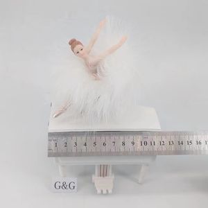 Cadeaux de vacances créatifs danse piano blanc ballet fille plume résine boîte à musique rotative - Product Image 5