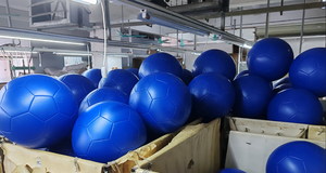 Látigos de entrenamiento de caballos, pelota de pastoreo antiráfaga para caballos y perros, juguete perfecto para ejercicio y diversión - Product Image 5
