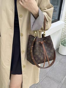 Sac à bandoulière en cuir véritable imprimé de haute qualité, sac seau tendance, sac fourre-tout en cuir pour femme, sac à main de luxe pour femme - Product Image 3