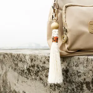 Mode bricolage perles en bois Long gland porte-clés sac pendentif coloré coton gland porte-clés en gros