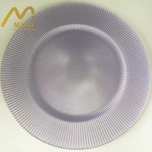 Assiettes de présentation rondes <span class=keywords><strong>en</strong></span> <span class=keywords><strong>verre</strong></span> à rayures vertes, bleues et roses, élégantes et personnalisables, de 13 pouces, pour la décoration de mariage et la table de fête (vente <span class=keywords><strong>en</strong></span> gros) - Product Image 4