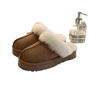 Bottes de neige pour femmes de qualité supérieure, tendance, design de créateur, Uggs, mode, chaudes, en laine de mouton, thermiques, confortables, semelle épaisse en caoutchouc - Product Image 1