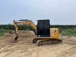 Mini-excavatrice sur chenilles CAT 306E2 de 1,5 tonne avec godet de creusement d'une capacité de 0,12 m³, moteur d'origine, utilisée pour la construction et l'aménagement paysager - Product Image 4