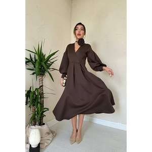 Vestido de Noche Marrón Satinado con Corte en A, Cuello en V, Cintura Imperio, Detalle de Rosas, Antiarrugas - Product Image 4