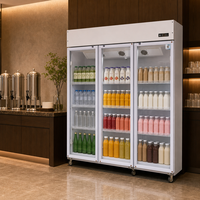 Réfrigérateur vertical commercial à trois portes vitrées pour boissons, idéal pour les stations-service et les restaurants