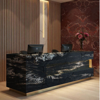 Table de réception en marbre naturel pour spa, designs de comptoirs d'accueil en marbre Calacatta noir avec logo