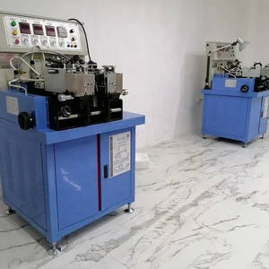 Machine de dé<span class=keywords><strong>coupe</strong></span> et de pliage à froid entièrement automatique pour rubans en taffetas de nylon, coton et satin, avec dé<span class=keywords><strong>coupe</strong></span> ultrasonique - Product Image 2