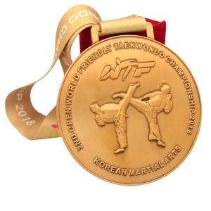 Medaglia per <span class=keywords><strong>il</strong></span> 2° Campionato <span class=keywords><strong>Mondiale</strong></span> Aperto di Taekwondo, Oro Anticato 3D, dalla WTF (Federazione <span class=keywords><strong>Mondiale</strong></span> di Taekwondo) - Product Image 1