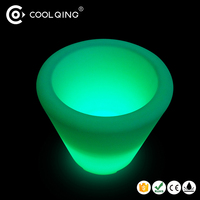 Prix de gros Lampes de jardin d'extérieur rechargeables à LED Lumineuses en forme de champignon en plastique Magiques RGB Lumineuses Pots de fleurs Jardinières