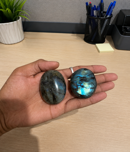 Pierre de palmier en labradorite naturelle chatoyante, polie, à tenir à la main, pierre précieuse de guérison pour la décoration de la maison et l'affichage sur le bureau - Product Image 3