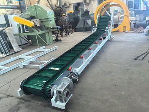 Convoyeur à bande à grand <span class=keywords><strong>angle</strong></span> vertical en acier au carbone industriel pour matériaux en vrac avec trémie - Product Image 4