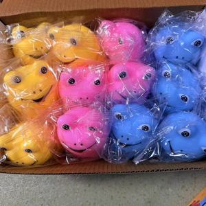 Caja de Juguetes Squishies de Dumplings Misteriosos Arcoíris, Bolitas Sensoriales Antiestrés de Panecillos al Vapor con Purpurina y Bolas Coloridas - Product Image 3