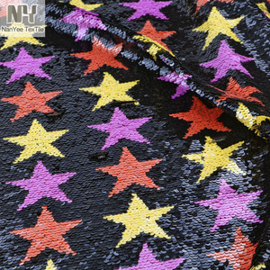 Tela Reversible Nanyee Textile Mix con Estrellas y Lentejuelas en Malla de Múltiples Colores: Amarillo, Rosa y Naranja - Product Image 6
