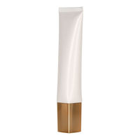 Tubes cosmétiques en plastique carrés avec pompe pour crème pour les mains ABL Essential Soft Square, tubes à lèvres en plastique carrés