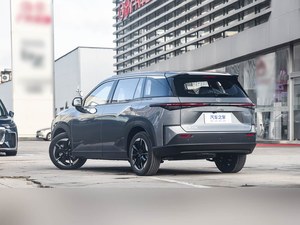 Toyota BZ3X 2025 de Alto Rendimiento, Eléctrico, 430/520/610 km de Autonomía, Tracción Delantera, 150 kW, SUV Compacto, Nuevo, Compatible con Carga Rápida, Disponible - Product Image 4