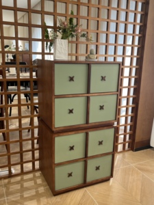 Gabinete Carmen de Estilo Moderno de Mediados de Siglo, Gabinete de Almacenamiento Lateral de Madera Sólida para Muebles del Hogar, Diseño Retro - Product Image 3