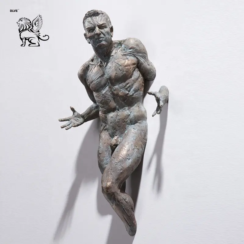 מכירה לוהטת מקורה בית תפאורה חיים גודל מתאו Pugliese מופשט מתכת 3D פסל יציקת ברונזה איש אמנות קיר פיסול