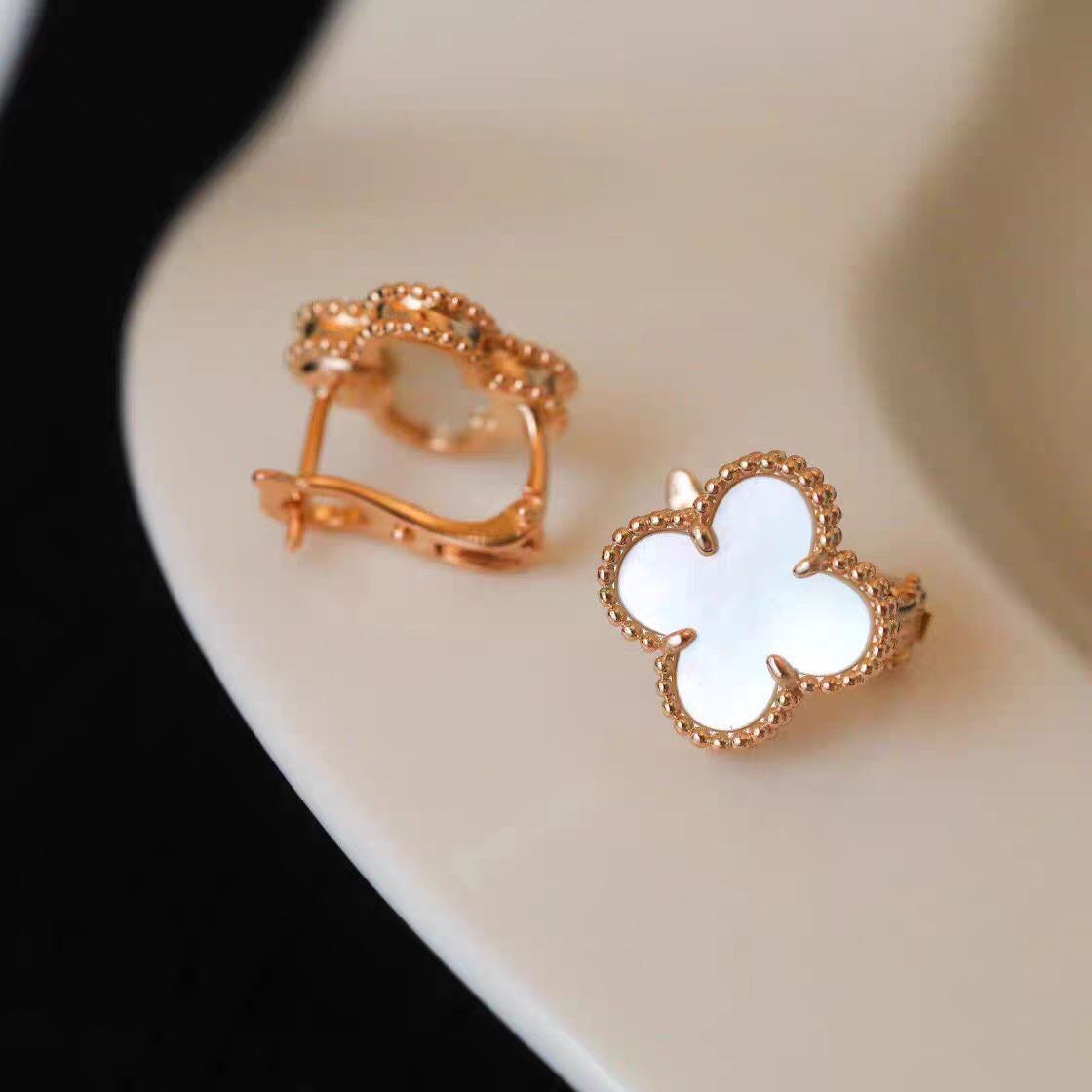 Clip blanc or rose