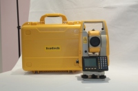 Station totale d'arpentage extérieur avec protection IP55, télescope 30X, port de mise au point minimum de 1,5 m et communication par clé USB