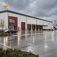 Entrepôt à structure métallique, bâtiment logistique préfabriqué, construction à grande portée avec cadre métallique et multiples quais de chargement