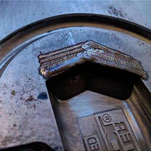 Machine de réparation laser rotative de réparation de moule automatique de haute technologie pour moule - Product Image 2