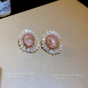 2025 nouveau gros mignon Style blanc cristal boucles d'oreilles haut de gamme lunette paramètres en alliage de Zinc pour anniversaire cadeau Occasions - Product Image 3