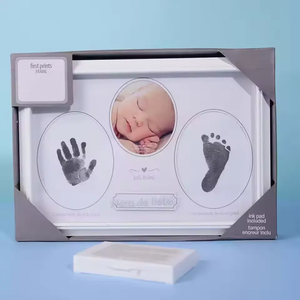 قدم الطفل واليد طباعة تذكار عدة إطار صور خشبي مع وسادة حبر لهدايا حديثي الولادة - Product Image 6