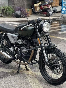 Hanway HS125 Scrambler/Blackcafe - 125CC, réservoir de 13L, roues à rayons, freins à disque, design rétro HS125, style vintage avec éléments classiques - Product Image 3