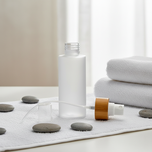 Bouteilles personnalisées durables et réutilisables en bambou et plastique avec bouchon à vis, pulvérisateur atomiseur, ouverture facile, portables, rechargeables, étanches et recyclables - Product Image 1