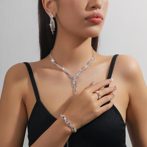 Elegante Juego de Joyería Nupcial Romántica de 4 Piezas - Collar, Pulsera, con Pedrería, Chapado en Oro/Plata/Oro Rosa para Bodas y Banquetes - Product Image 3