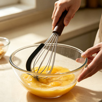 Batteur manuel pour la pâtisserie, crème, gâteau, manche en bois, fouet à œufs en acier inoxydable avec spatule en silicone