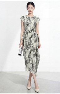 ชุดเดรสจีบพลีท Miyake รุ่นใหม่ประจำฤดูร้อนปี 2026 สไตล์ลำลอง คอทรงกลม ไซส์ใหญ่ สำหรับผู้หญิง ขายส่งเสื้อผ้าสตรี - Product Image 4