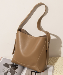 Sac à main hobo en PU marron grande capacité, sac à bandoulière avec fermeture éclair, fourre-tout rétro tendance pour les trajets quotidiens - Product Image 4