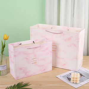 Sacs cadeaux personnalisés de luxe pour magasins de vêtements, sacs de transport pour boutiques, sacs en papier d'art imprimés, gaufrage, ruban, recyclables - Product Image 1