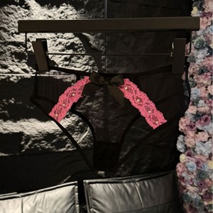 Perizoma in Pizzo con Apertura all'Inguine Stile Borchiato Originale per <span class=keywords><strong>Donne</strong></span> - Design Sensuale Traforato in Nylon Elasticizzato Trasparente, Vestibilità Comoda - Product Image 1