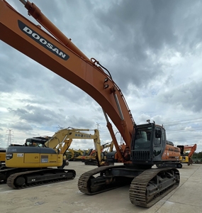 รถขุดตีนตะขาบ Doosan DX500LC-9C มือสอง ขนาด 50 ตัน เครื่องยนต์ 300 กิโลวัตต์ พร้อมชิ้นส่วนสำคัญ เช่น แบริ่ง ปั๊ม เกียร์บ็อกซ์ มอเตอร์ - Product Image 3