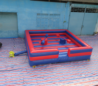 Arène de joute gonflable rayée rouge et bleue, ensemble complet avec gants, casques et lances gonflables en PVC pour jeux de combat
