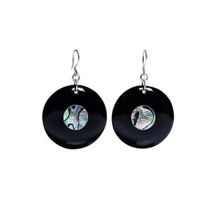 Boucles d'oreilles en corne de buffle Minh Giang Craft, fabrication artisanale vietnamienne, bijoux en matériaux naturels, style élégant et durable - Product Image 1