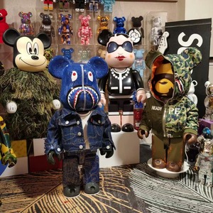 Personajes de Anime 1000% 70cm camuflaje <span class=keywords><strong>tiburón</strong></span> Bearbrick King Kow Companion figuras de acción de moda de decoración de sala de estar - Product Image 1