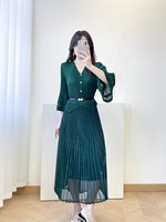 Robe plissée élégante pour femme, col en V, manches mi-longues évasées, ceinture à la taille, ourlet en maille transparente, idéale pour les occasions formelles, les mariages, les invitées, le bureau ou les affaires