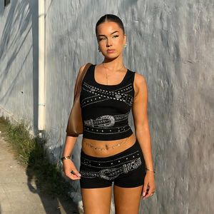 Conjunto Deportivo Americano Estilo Urbano Oscuro con Pedrería, Top Corto en Contraste y Pantalones Cortos Deportivos, Conjunto de Dos Piezas Estilo Y2K - Product Image 2