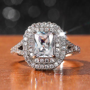 Anello di Lusso F755 con Diamante Taglio Smeraldo, Gioiello da Donna con Pietra Naturale per Fidanzamento - Product Image 2