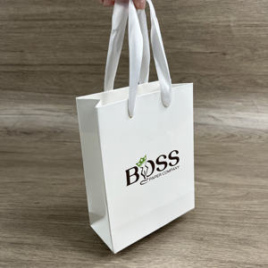 Sacs en papier blanc personnalisés avec poignées en ruban de satin - Emballage de luxe de marque pour la vente au détail et les cadeaux - Product Image 5